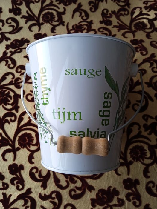 mini balde com pega tema "ervas aromáticas"