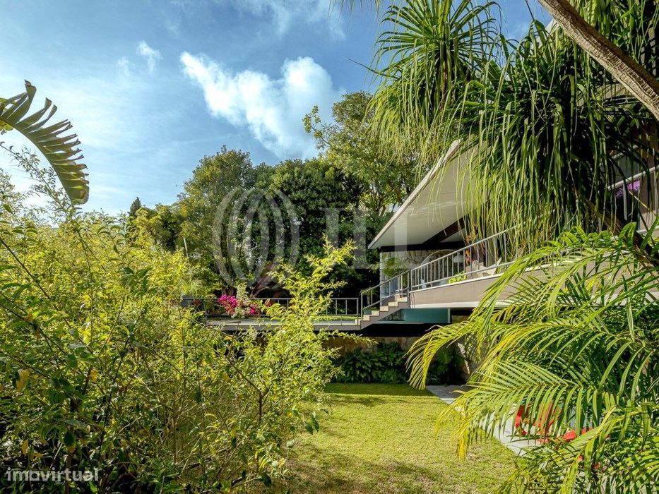 Moradia T6 com jardim, piscina e garagem, em Cascais