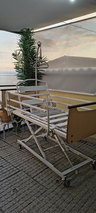 Cama articulada elétrica e elevatória hospitalar