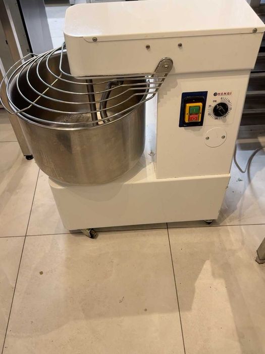 Tytuł: Miesiarka spiralna HENDI 32L 400V – profesjonalna do ciasta