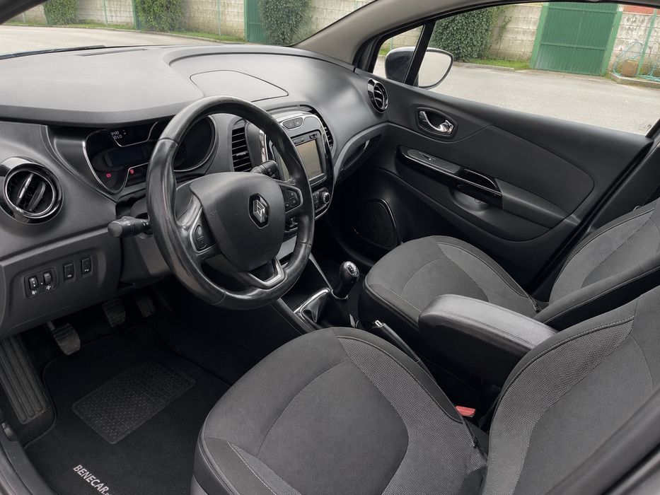 Renault Captur 0.9 tce Exclusive - Nacional  ( pequeno sinistro  )