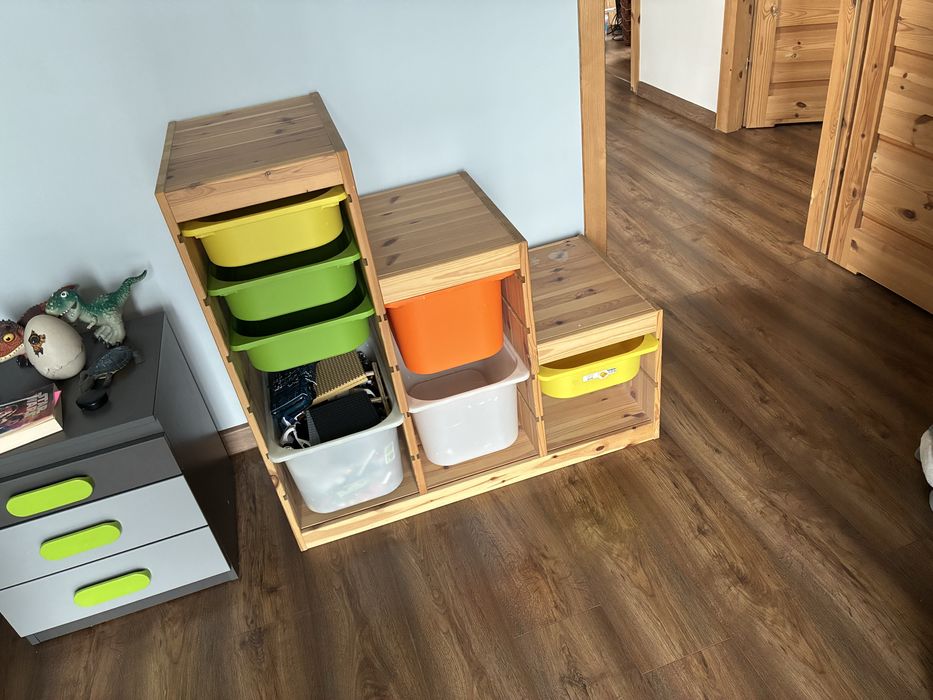Trofas ikea z pojemikami