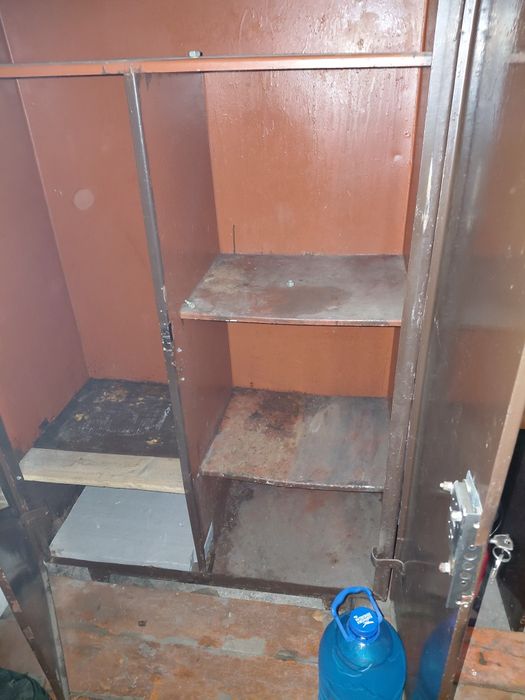 Сейф металевий..