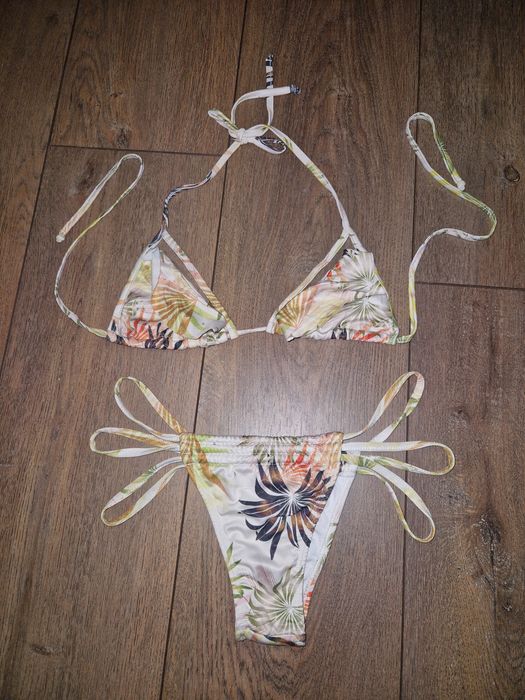 Bikini M estilo brasileiro