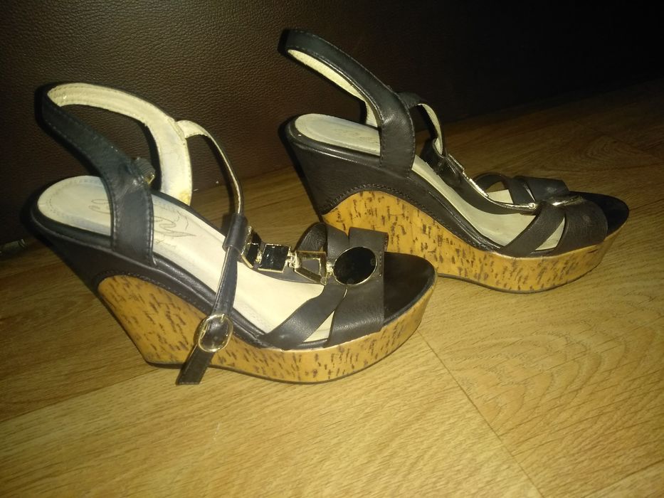 Босоножки женские