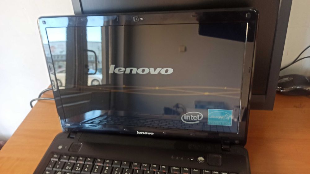 Laptop LENOVO do pracy,nauki i zabawy.