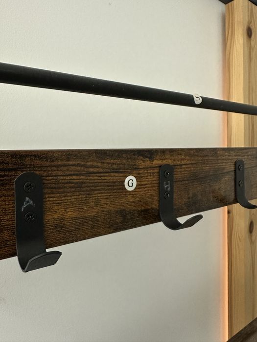 Wieszak stojący do przedpokoju.