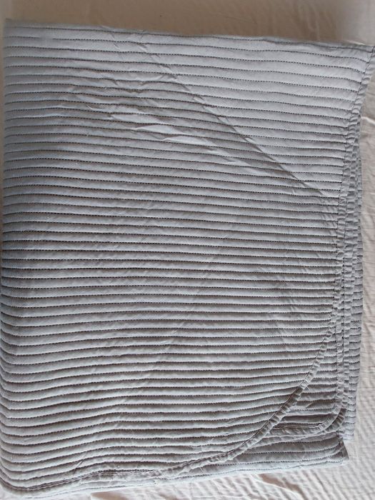 Baixa de preço- 1Capas de edredão casal + Colcha cinza