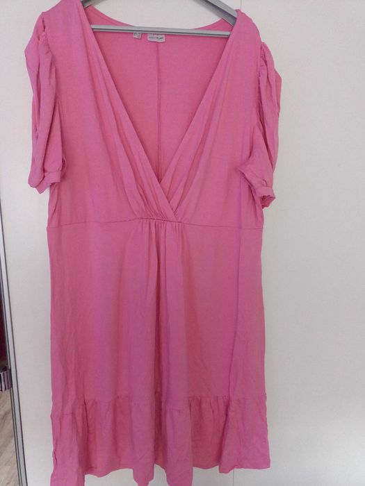 sukienka z głębokim dekoltem 44/46, 48/50