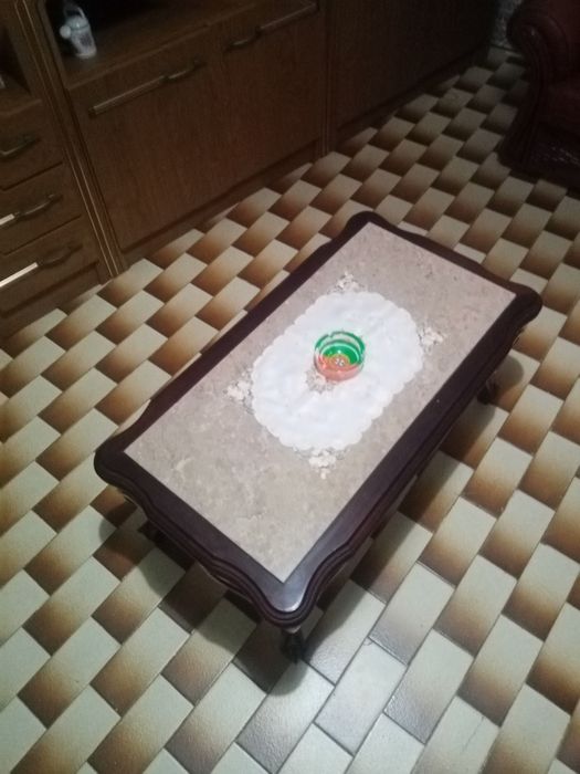 Mesa de sala em mármore e madeira