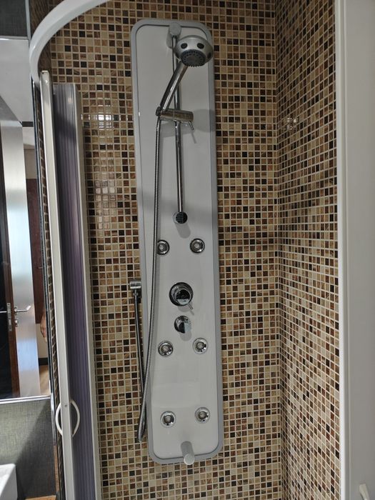 Coluna de hidromassagem sanitana
