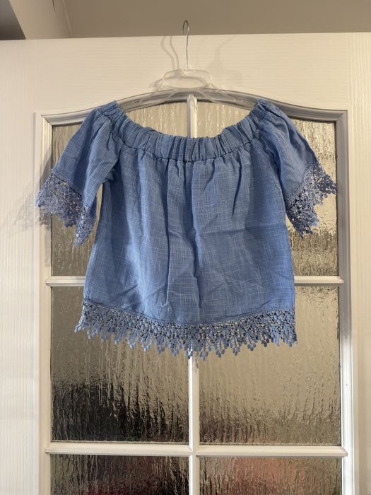 Bluzka hiszpanka z koronkowym  wykończeniem