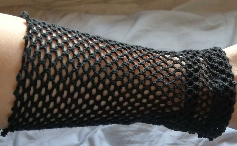 Czarne ażurowe rękawiczki mitenki kabaretki handmade wysyłka