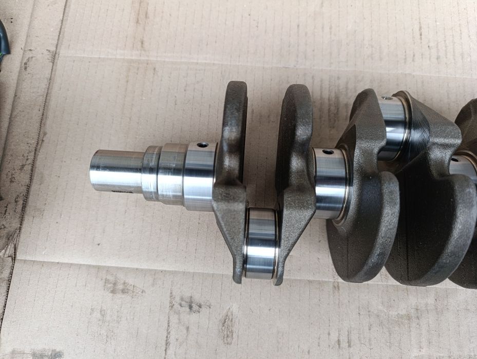 Колінвал коленвал 1.6 HDI 307 5008 207 Berlingo c4 c5 expert