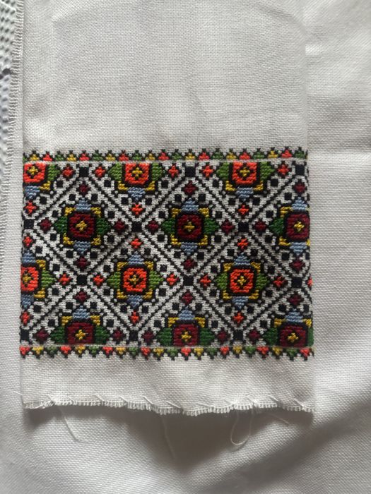 Вишиванка жіноча,1800 грн.