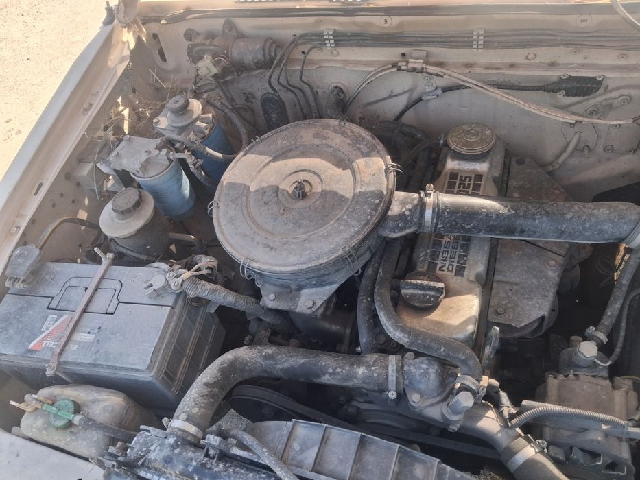 Nissan d21 4x4 com algumas marcas de uso