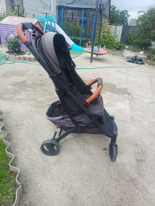 Продам прогулочную коляску