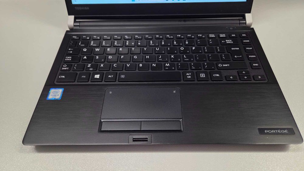 Tanio Toshiba A30-C-14C i3 6100U ram 8GB dysk 128SSD Laptop Windows 11