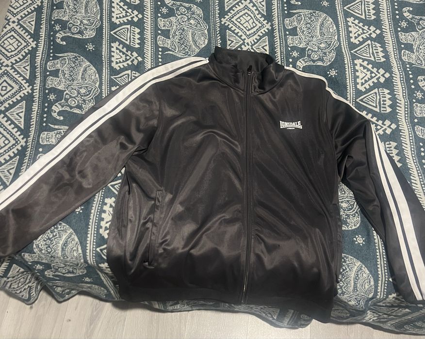 Продам кофту lonsdle