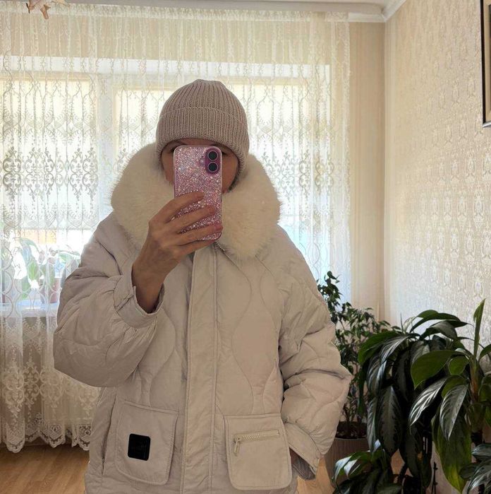 Зимова в’язана шапка ручної роботи з 100% мериносової шерсті.