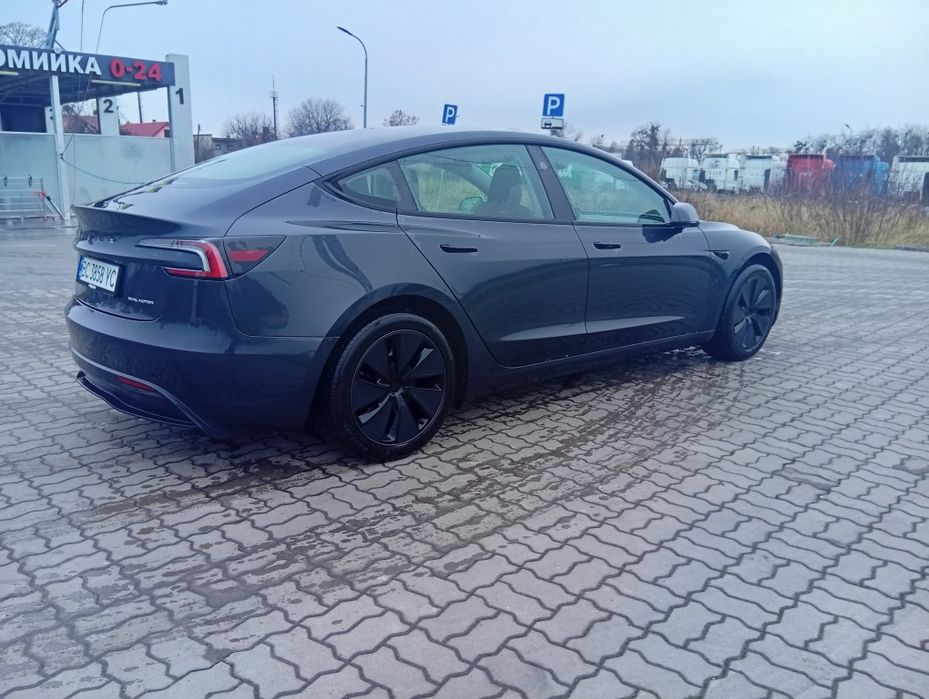 Тесла 3 2024 хайленд