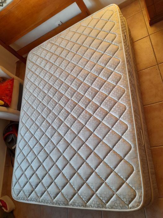 Cama com colchão