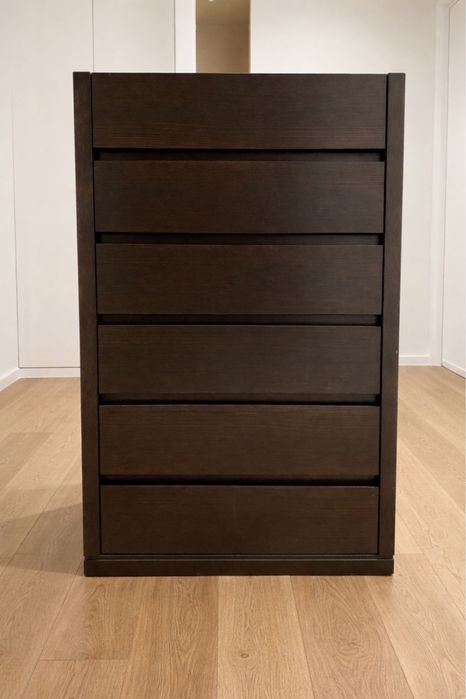 Cómoda castanha com 6 gavetas