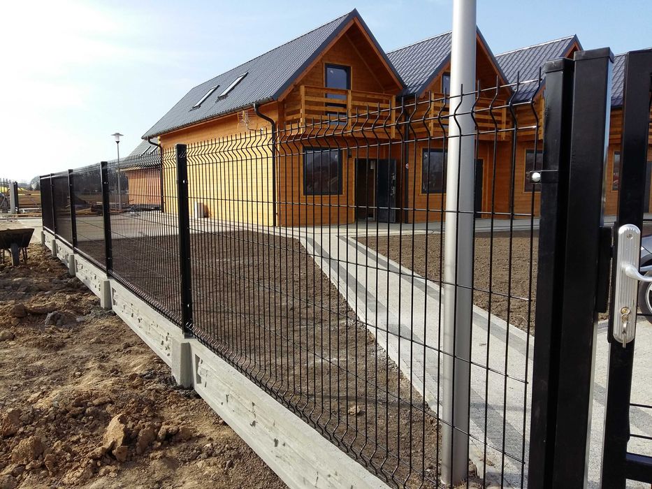 Ogrodzenia panelowe betonowe , słupki do siatki , Podmurówka , płyty