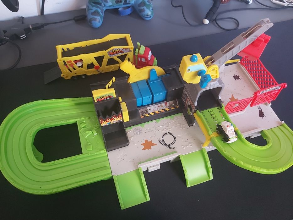 Pista + transportadora + 3 carros Trash Wheels