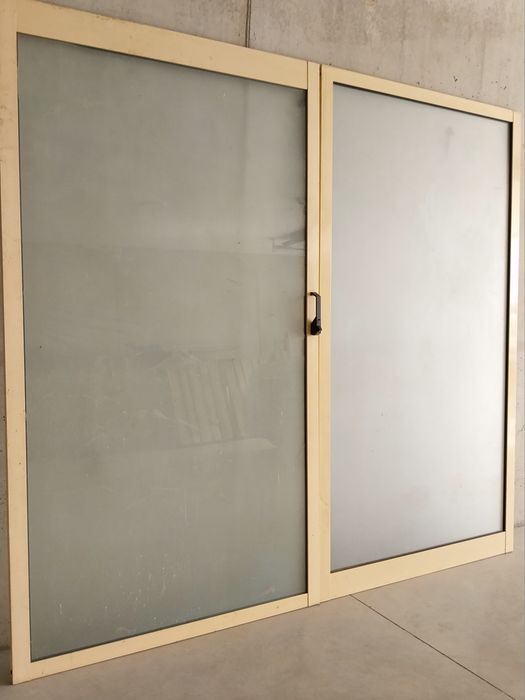 Portas de aluminio com vidro fosco