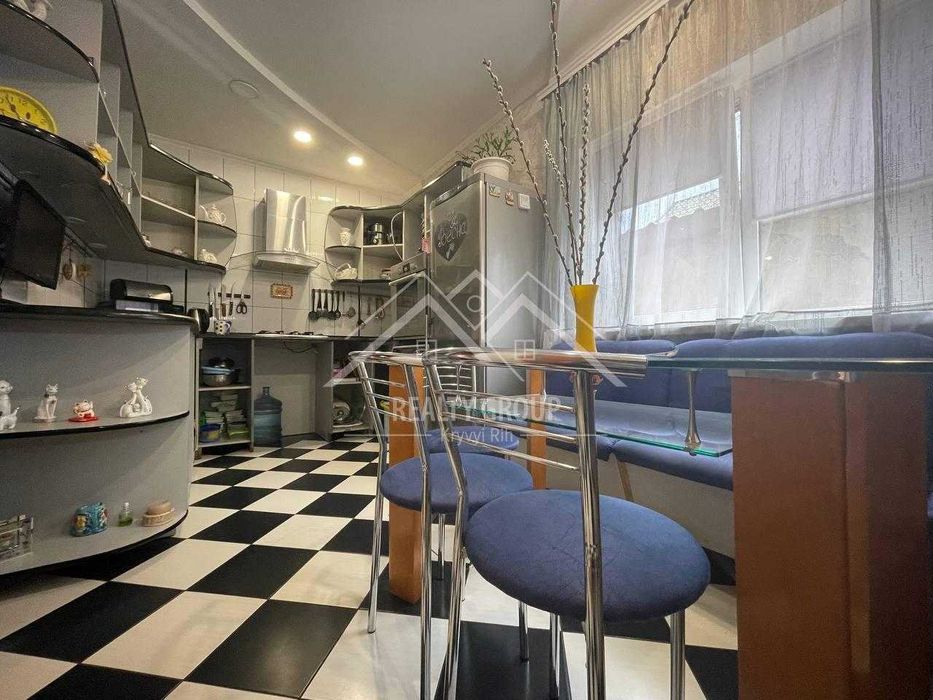 Продаж великого і чудового будинку у ЦМ районі (Pit-Stop)