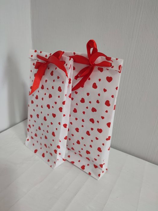 Подарункові пакети