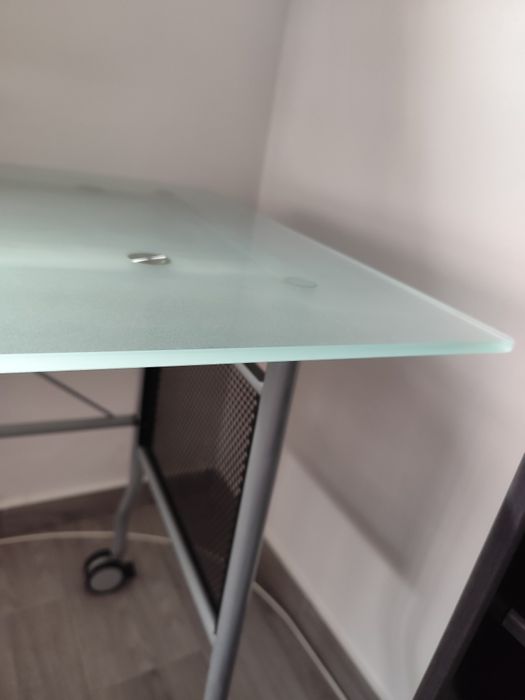 Used desk but in good condition64309665149185123