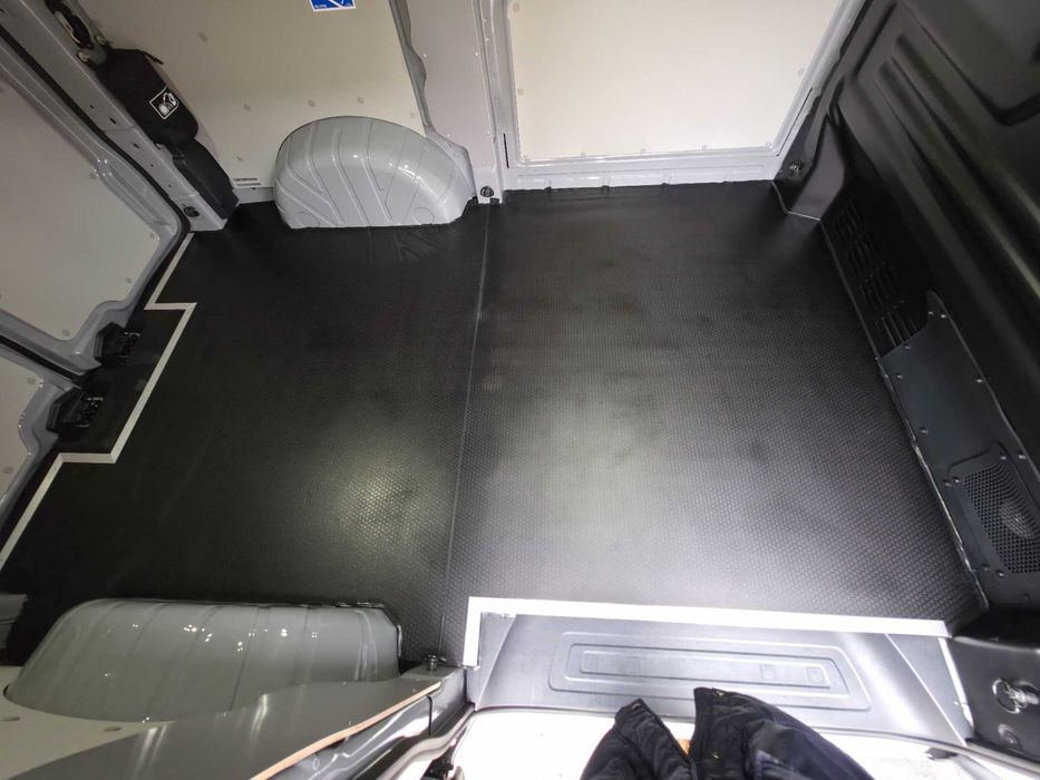 Zabudowa zabezpieczenie ze sklejki Ford Transit Custom van