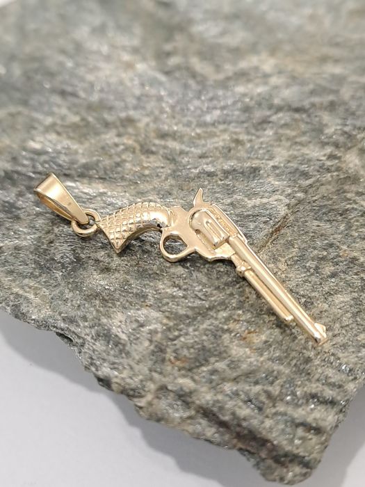 Złota zawieszka Rewolwer Pr.585 Nowa 2.4 x 1 cm