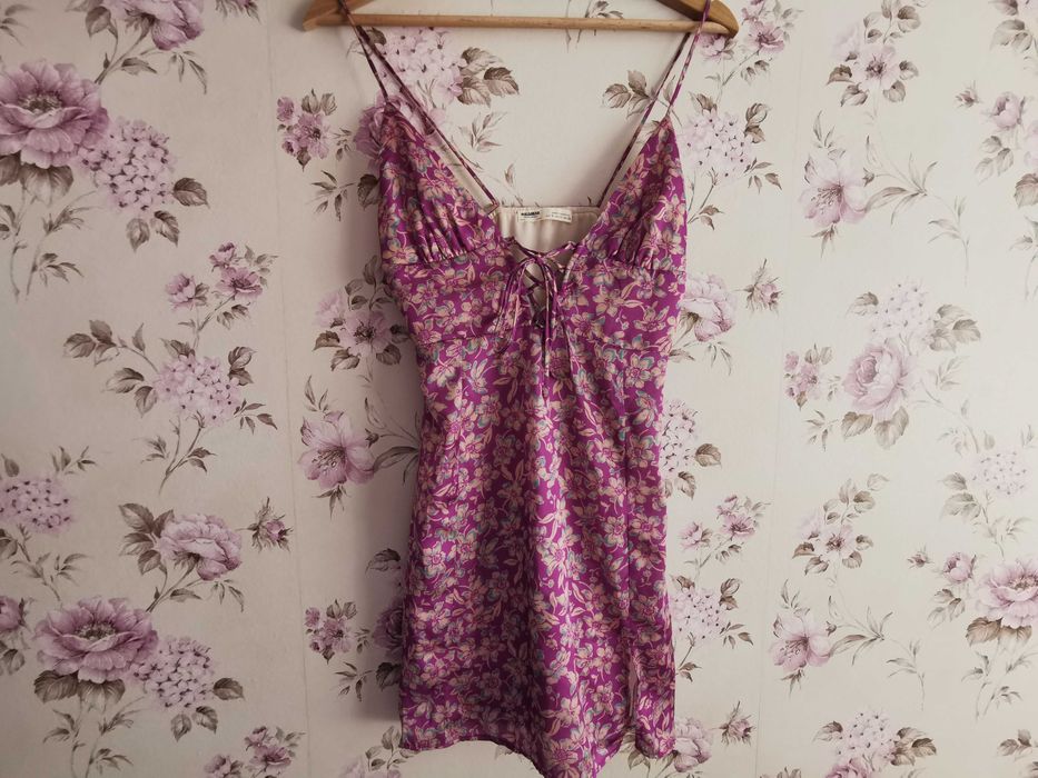 Letnia sukienka Bershka S kwiaty floral mini