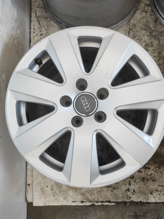 418 Felgi aluminiowe ORYGINAŁ AUDI R 16 5x112 otwór 57,1 Bardzo Ładne