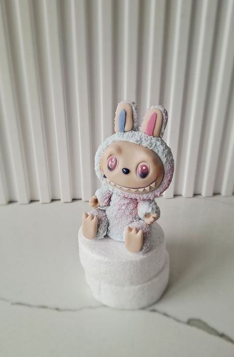 Promocja Labubu z masy cukrowej topper 3D na tort