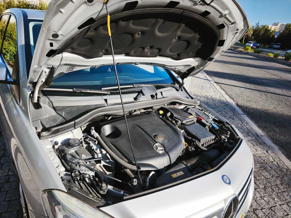Automóvel Mercedes Classe B de 2014 (impecável)