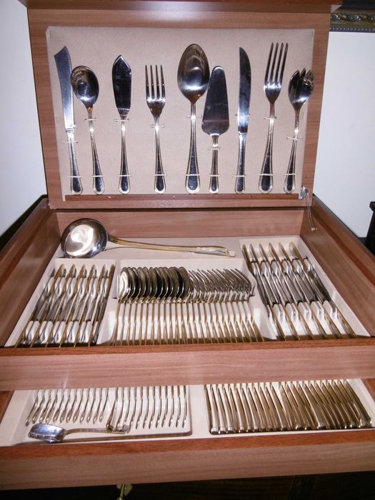 Faqueiro Completo em Aço Inoxidável com Detalhes Dourados