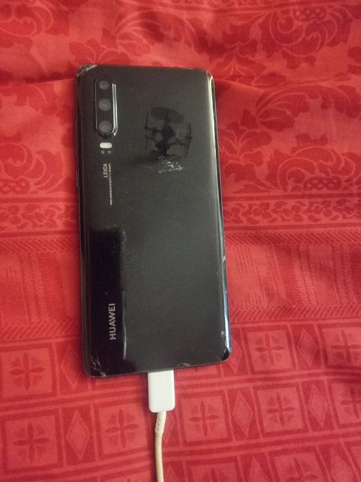 Huawei p30 do wymiany  wyświetlacz sprzedam lub ⁷  wyswiet do nieg