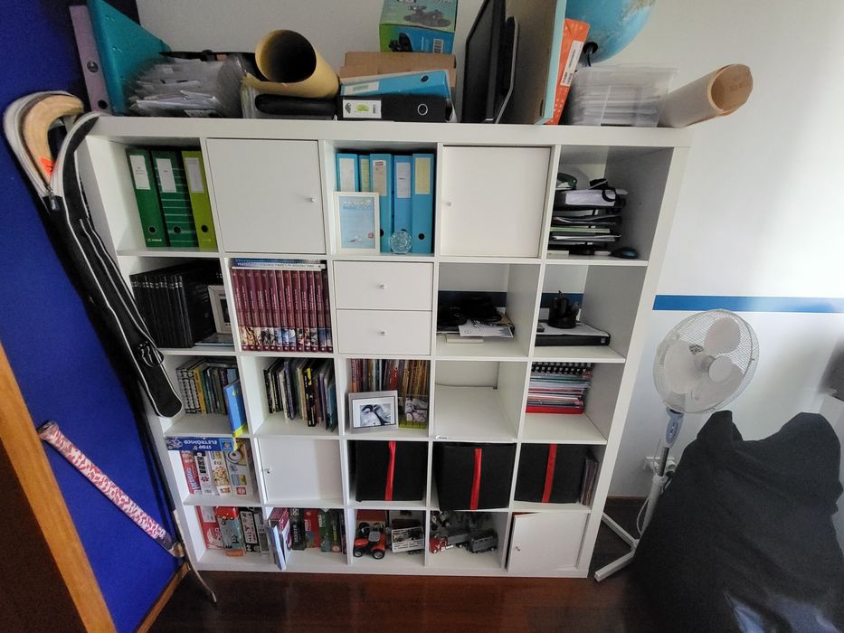 Estante Kallax IKEA 1,84 x 1,84m