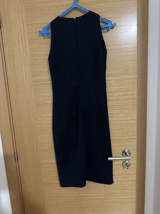 elegante vestido azul escuro justo