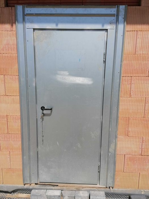 Drzwi budowlane wejściowe 3 sztuki 2,25x1,25m