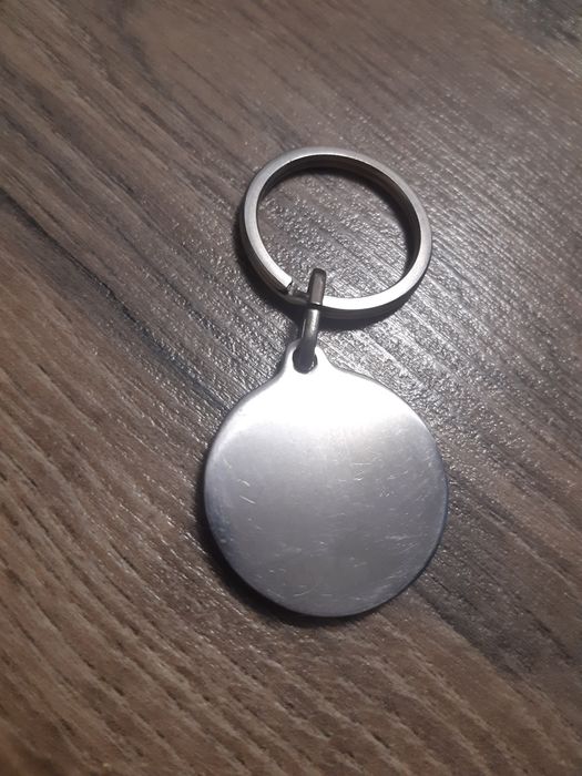 Продам брелок Avon