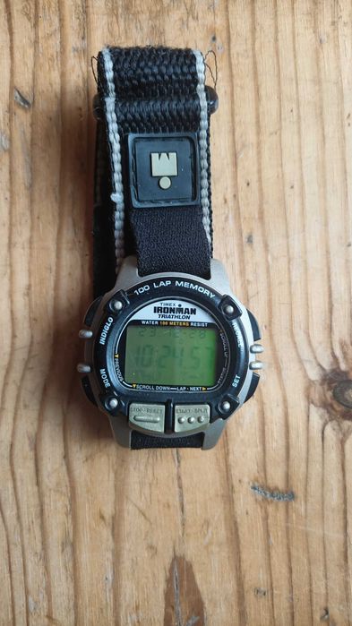 Relógio como novo, com 3 braceletes, pele e laranja