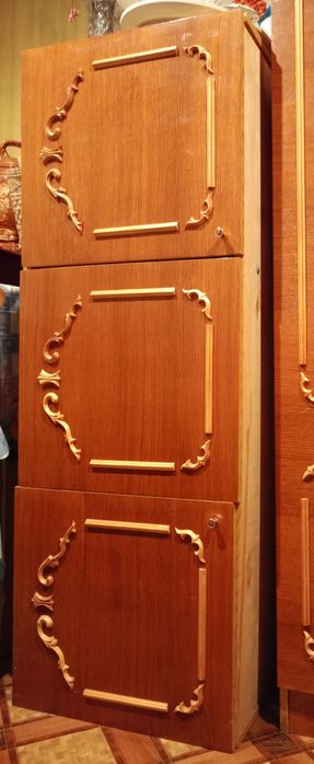 Шафа з антресоллю в гарному стані