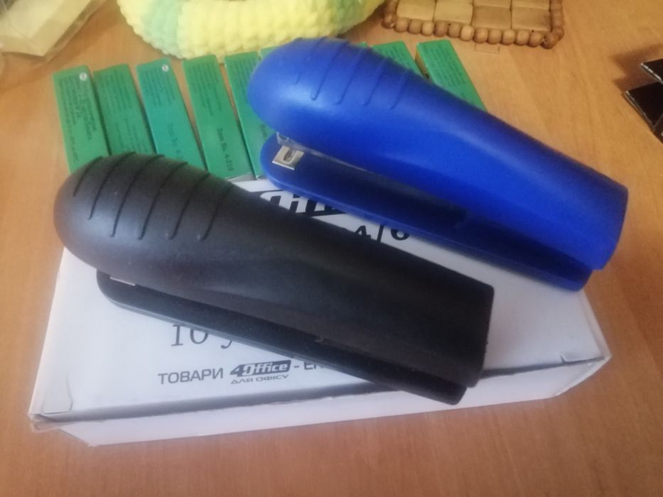 Скрепки для степлера, канцтовари