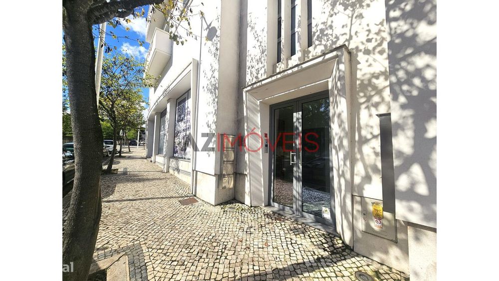 Espaço Comercial Em Leiria
