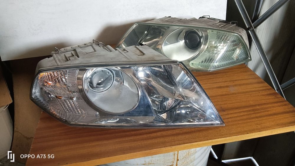Farol Skoda Octavia 2 ótica olho de boi 2006 xenon